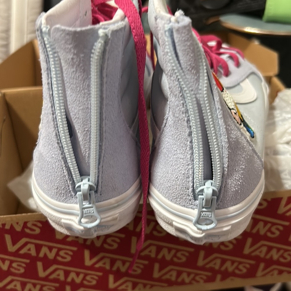 Vans - Picture 4 of 5